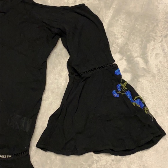 American Eagle Top - Picture 2 of 8